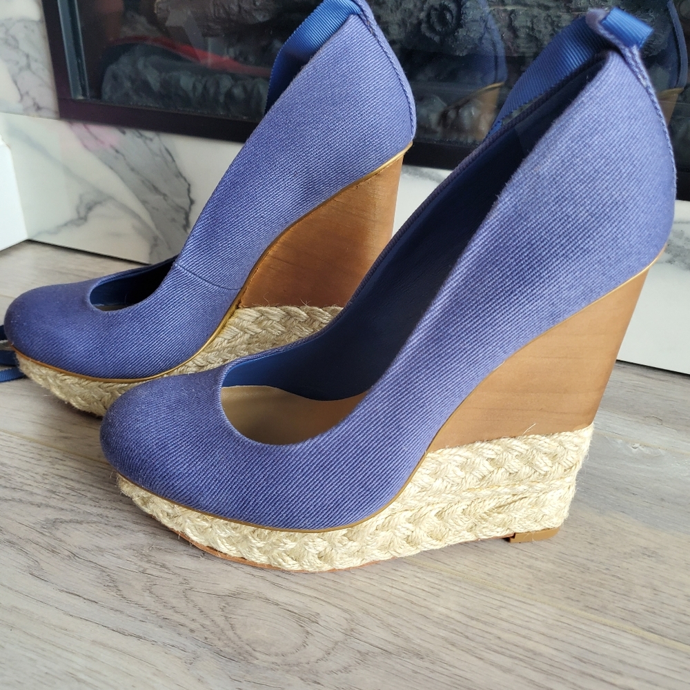 🌸NWT🌸BCBG Wedges